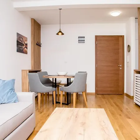 Teodor Διαμέρισμα *